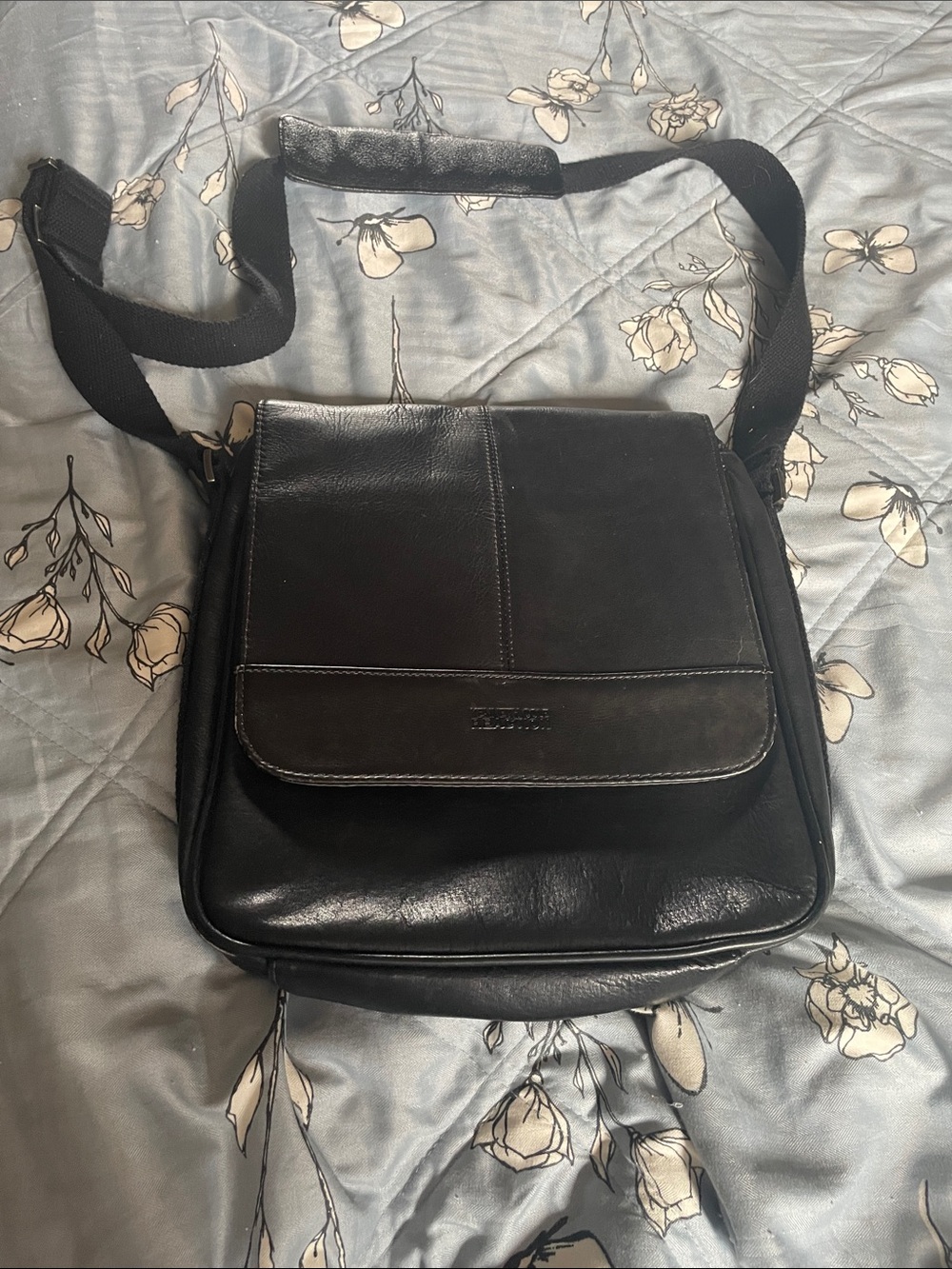 Kenneth Cole Tablet/Messenger Bag Crossbody Bag Unisex Black Leather